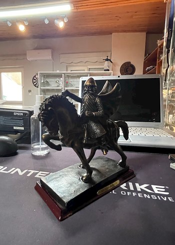 Altın Renkli Atlı Figürin - Görsel 5