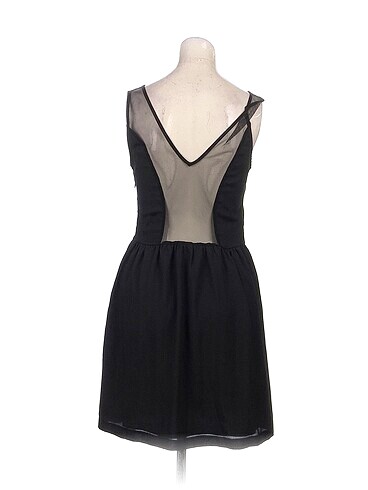 universal Beden PreLoved Kısa Elbise %70 İndirimli.