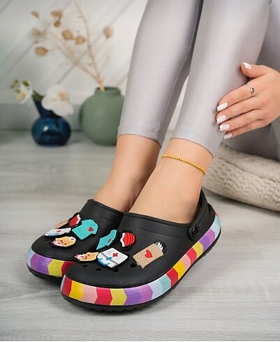 Aksesuarlı crocs