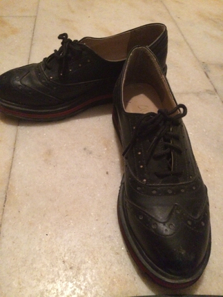 Siyah oxford tipi ayakkabı