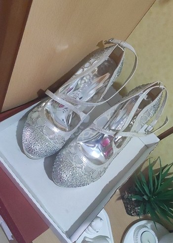 Diger Beyaz Dantel Detaylı Kadın Abiye Ayakkabı - Görsel 9