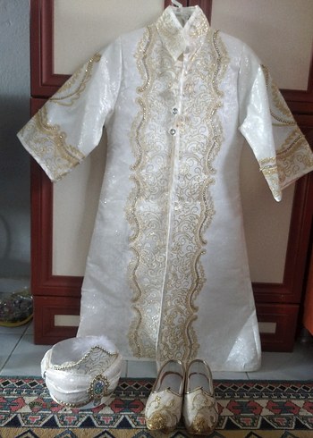 Klasik İşlemeli Beyaz Çocuk Takımı - Görsel 17