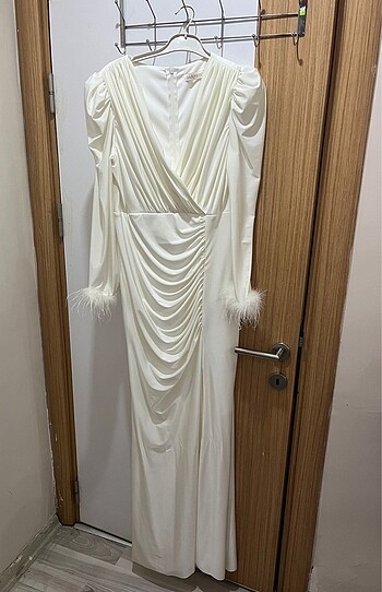44 Beden beyaz Renk Beyaz Yırtmaçlı Elbise