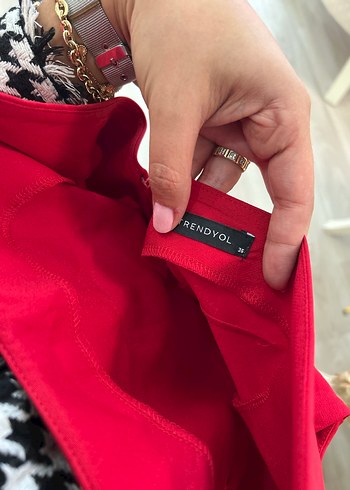 Kırmızı Süet Kemerli Mini Tulum - Görsel 4