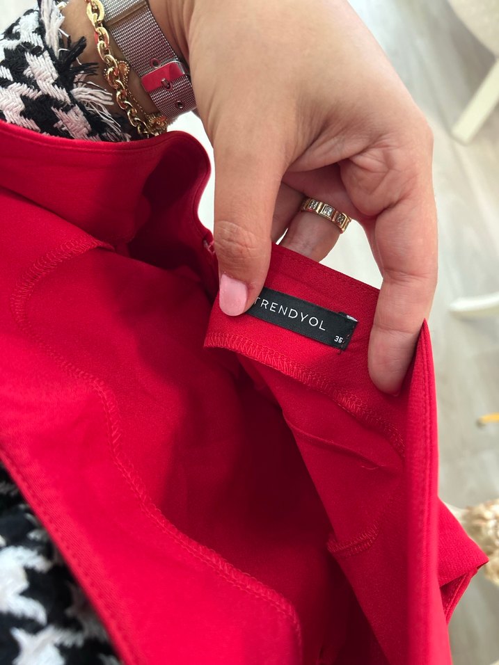 Kırmızı Süet Kemerli Mini Tulum - Görsel 4