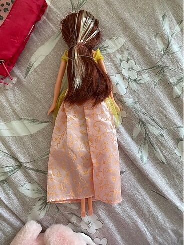 Diğer Barbie bebek