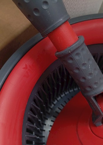 Kırmızı Saplı Gri Temizlik Kovası - Görsel 4