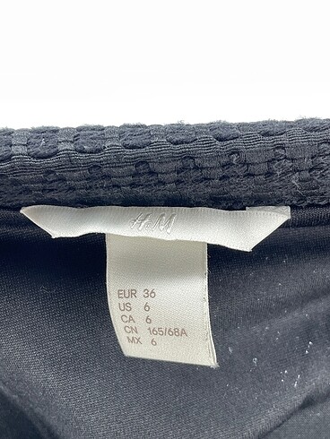 36 Beden siyah Renk H&M Mini Etek %70 İndirimli.