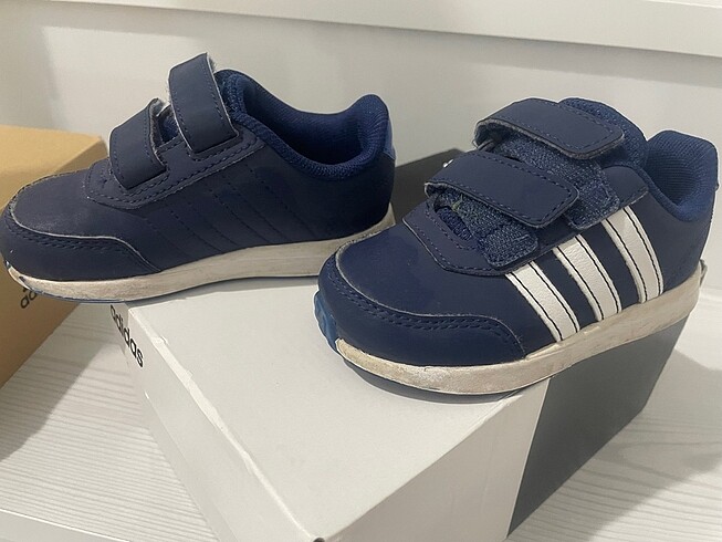 22 Beden Adidas spor ayakkabı
