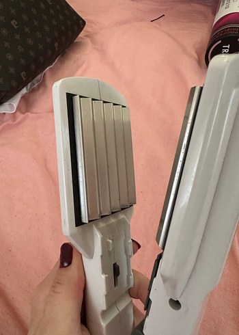 Sinbo Beyaz ve Gri Saç Düzleştirici ve tost makinesi