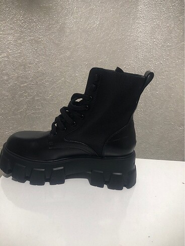 37 Beden Bayan Prada bot