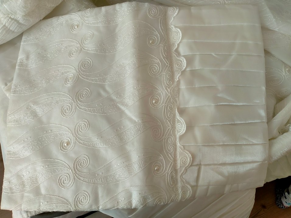 Beyaz Nakışlı Yatak Örtüsü - Görsel 3