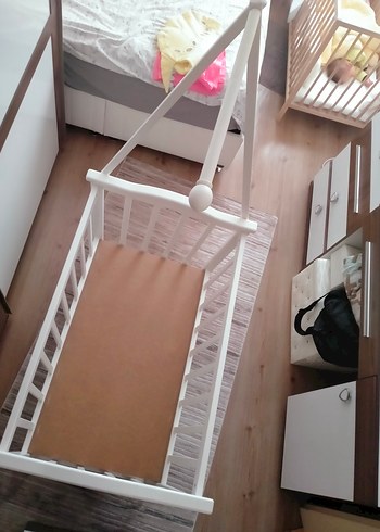 Beyaz Pastel Bebek Beşiği ve Tül Perde - Görsel 7