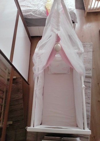 Beyaz Pastel Bebek Beşiği ve Tül Perde - Görsel 5