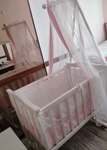 Beyaz Pastel Bebek Beşiği ve Tül Perde - Görsel 6