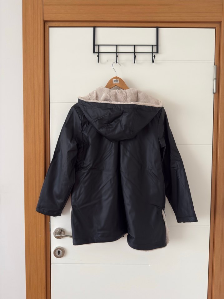 Siyah Midi Peluş Detaylı Salaş Kaban - Görsel 5