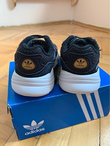 23 Beden Adidas çocuk spor ayakkabı