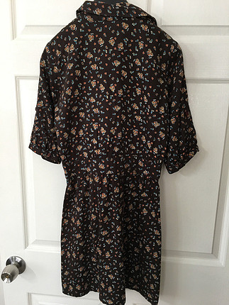 38 Beden Kahverengi çiçekli gömlek elbise