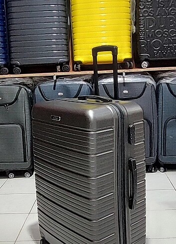 Serra valizden en uygun fiyat ile Orta boy ve kabin boy mevcut 