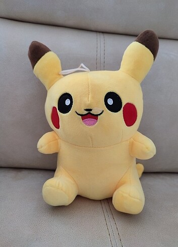 Pikachu peluş oyuncak 
