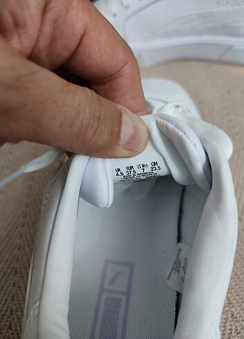 37,5 Beden beyaz Renk Puma jada renev kadın spor ayakkabı sıfır ürün 