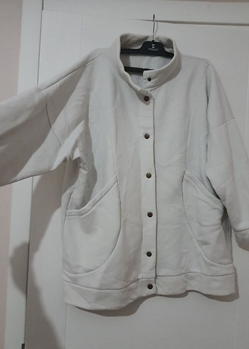 Düğmeli Beyaz Midi Ceket - Görsel 2