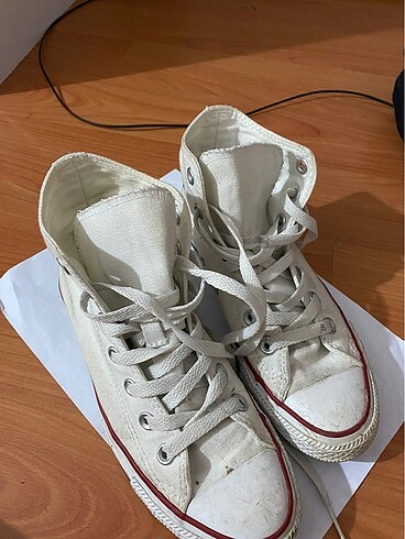 Beyaz converse
