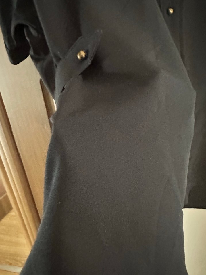 Siyah V Yaka Düğmeli Kadın Bluz - Görsel 5