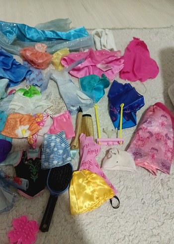 Barbie Renkli Elastik Kumaşlı Oyuncak Bebek Kıyafetleri