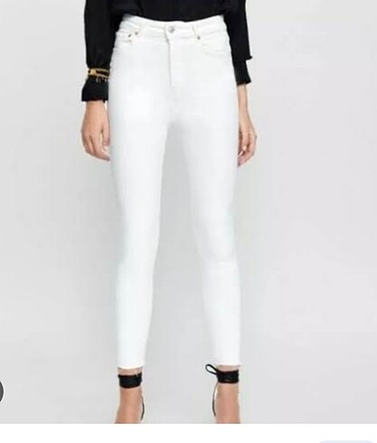 Zara Etiketli Beyaz Skınny Fıt Jean