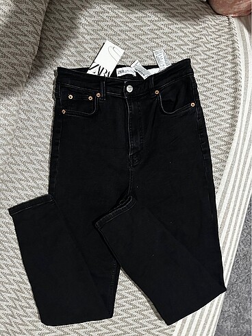 Zara Siyah Mom Fit Jean