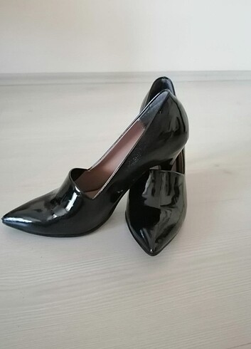 Parlak stiletto 