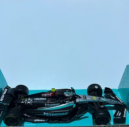 Beden Renk Mercedes Formula 1 Lewis Hamilton W15