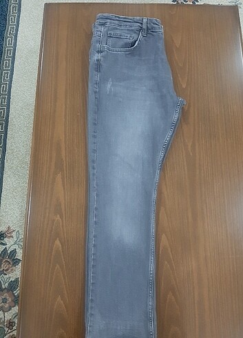 Temiz kullanılmış deformasyonu olmayan kot pantalon 