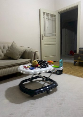 Siyah Bebek Yürüteci