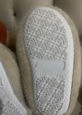 Gri Kız Peluş Ev Terliği Nakışlı - Görsel 2