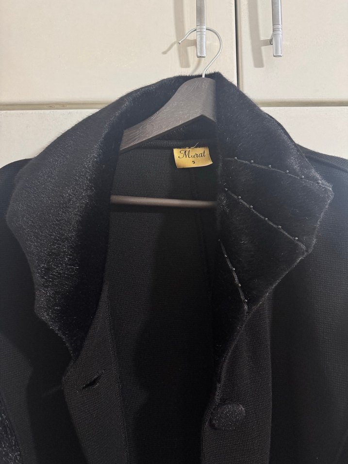 Siyah Uzun Kadın Kaban, Kürklü Detaylı - Görsel 2