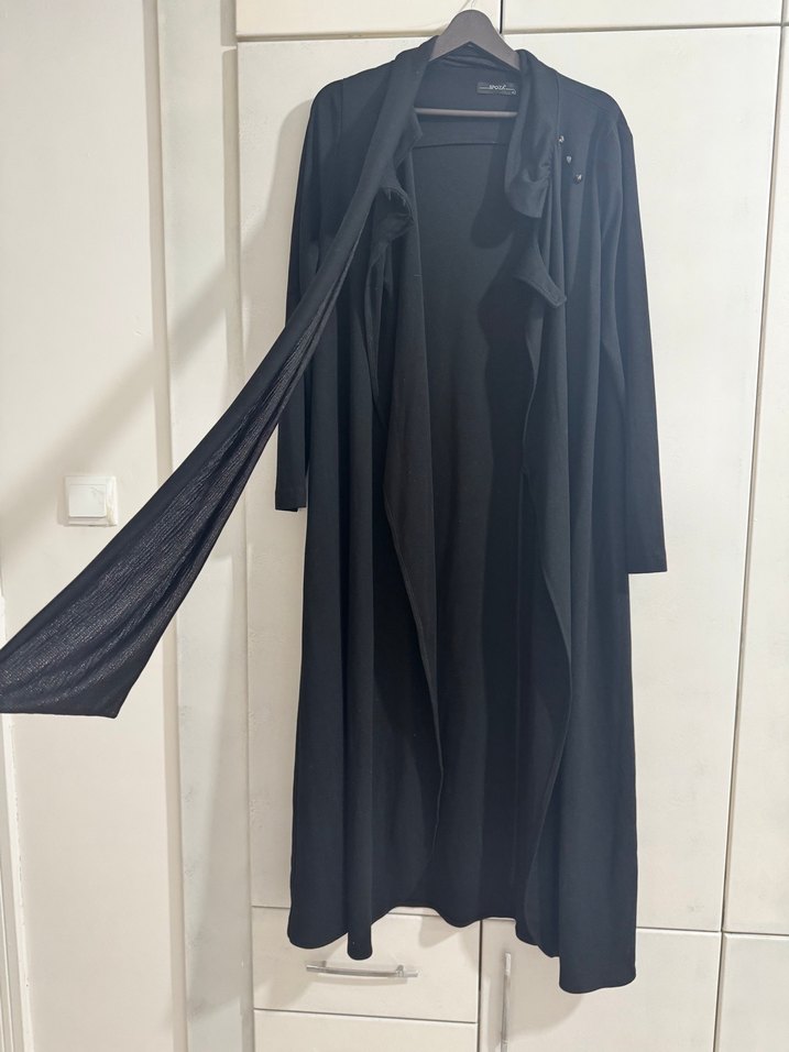 Drapeli Siyah Uzun Kadın Kaban - Görsel 3