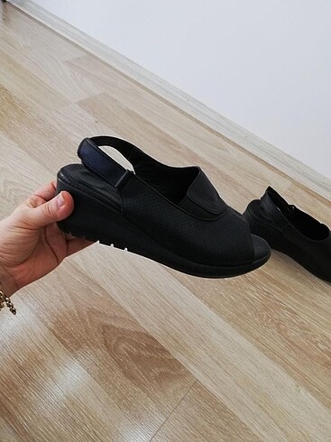 37 Beden siyah Renk Pierrecardin deri sandalet