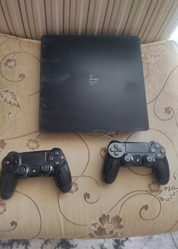 Sony PlayStation 4 Konsol ve 2 Kontrol Cihazı