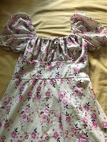 Pembe çiçekli yazlık elbise