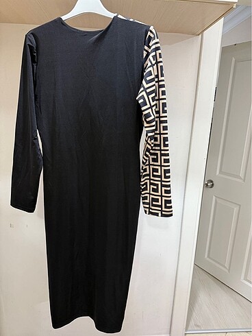 Yırtmaç detaylı elbise - Görsel 5