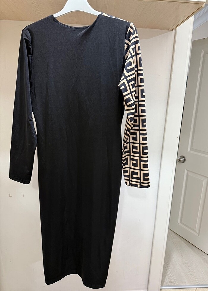 Yırtmaç detaylı elbise - Görsel 5