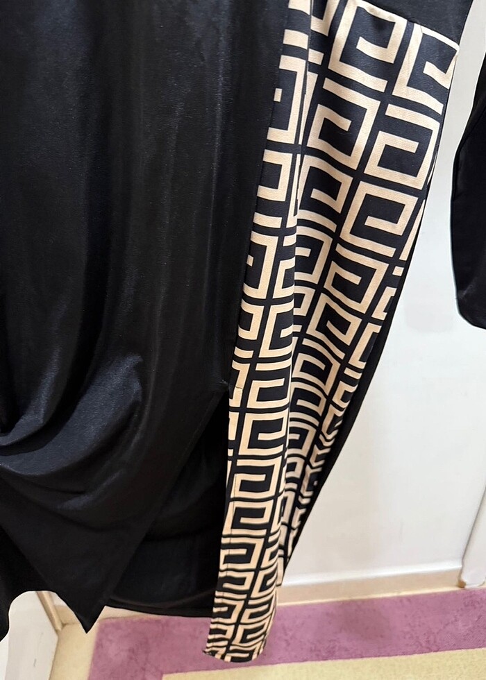 Yırtmaç detaylı elbise - Görsel 4