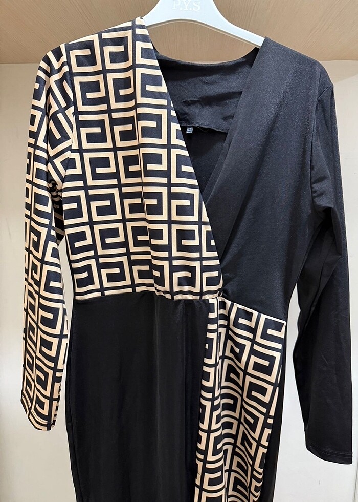 Yırtmaç detaylı elbise - Görsel 2