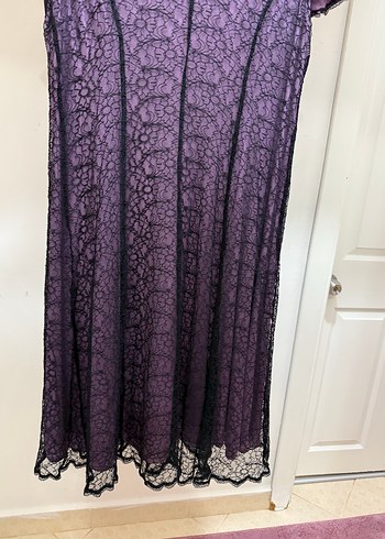 Mor Dantel Detaylı Uzun Gotik Elbise - Görsel 3