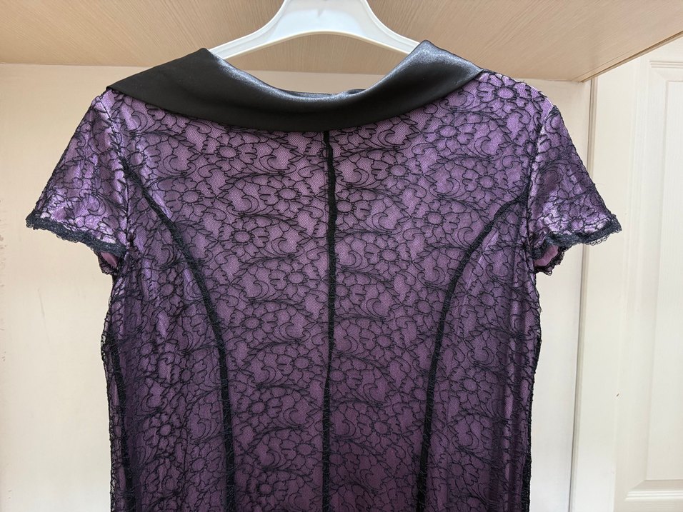 Mor Dantel Detaylı Uzun Gotik Elbise - Görsel 5