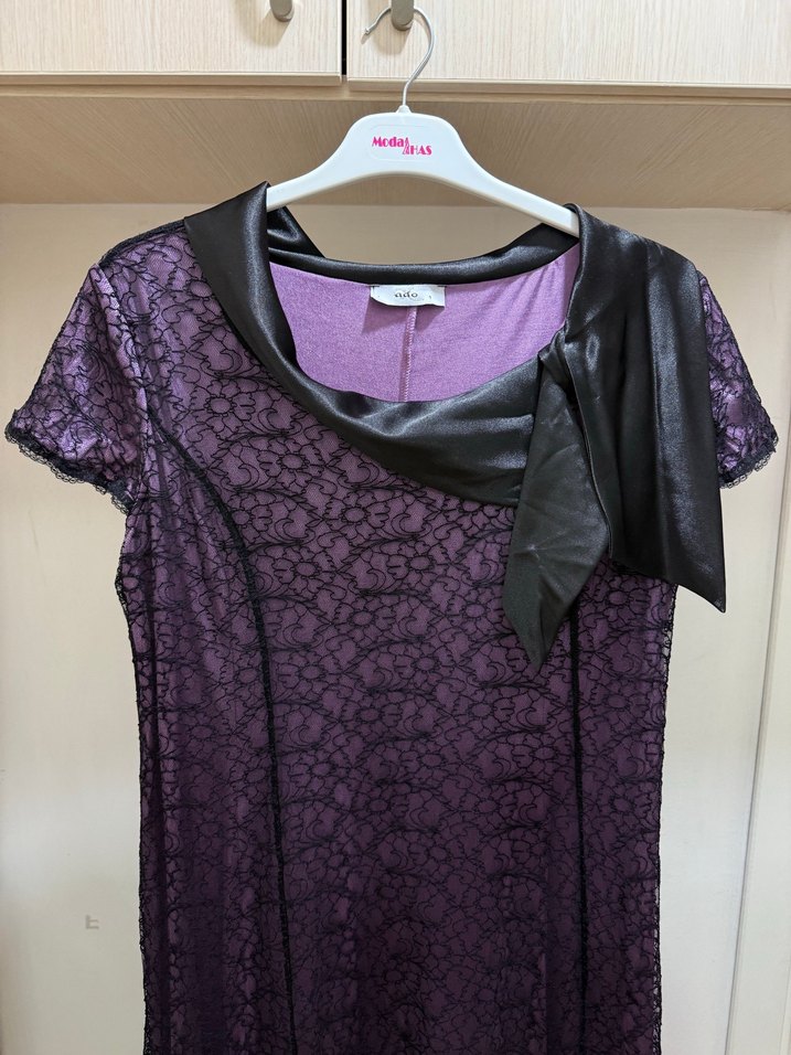 Mor Dantel Detaylı Uzun Gotik Elbise - Görsel 2