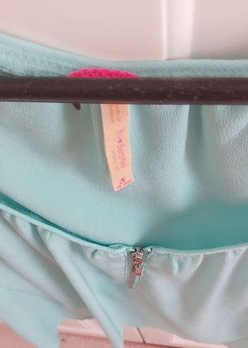 Stradivarius Turkuaz V Yaka Kolsuz Mini Bluz