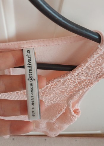 Stradivarius Pembe Dantel Detaylı Kolsuz Bluz